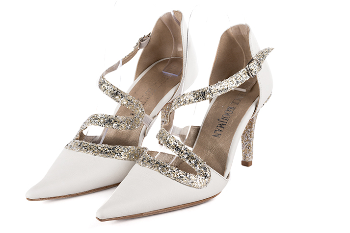 Off white and gold women's open side shoes, with snake-shaped straps. Pointed toe. High slim heel. Front view - Florence KOOIJMAN